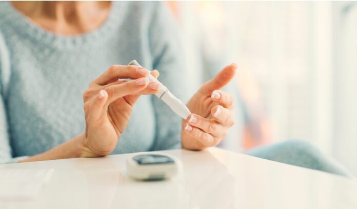 donna misura glicemia diabete