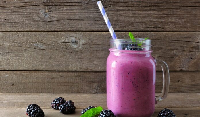 smoothie more bicchiere cannuccia