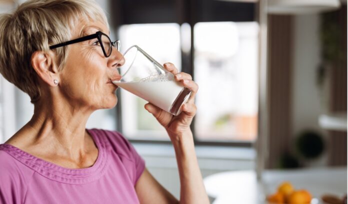 fratture, anziani, calcio e proteine da latte e derivati