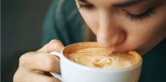 giornata mondiale del caffè,ictus e caffè, caffè e infarto,composti fenolici,benefici del caffè sulla salute,caffè in gravidanza,caffè in allattamento,caffè-latte,cappuccino,caffè e latte,rischio di malattie cardiache,caffè e malattie cardiache,patologie del cuore e caffè,composti biottivi del caffè,composti fenolici nel caffè,quanti caffè bere al giorno,caffè e acido clorogenico,acido clorogenico,effetti del caffè,perchè aggiungere il latte al caffè,biodiponibilità dei composti fenolici,quante tazzine di caffè