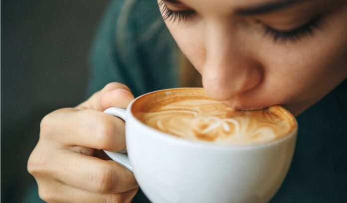 giornata mondiale del caffè,ictus e caffè, caffè e infarto,composti fenolici,benefici del caffè sulla salute,caffè in gravidanza,caffè in allattamento,caffè-latte,cappuccino,caffè e latte,rischio di malattie cardiache,caffè e malattie cardiache,patologie del cuore e caffè,composti biottivi del caffè,composti fenolici nel caffè,quanti caffè bere al giorno,caffè e acido clorogenico,acido clorogenico,effetti del caffè,perchè aggiungere il latte al caffè,biodiponibilità dei composti fenolici,quante tazzine di caffè