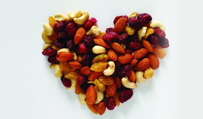 Frutta a guscio: 30 grammi al giorno per un cuore più sano