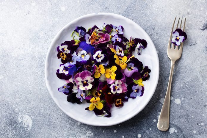 Fiori in tavola per la Festa della Donna