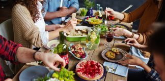 Colesterolo HDL: cosa succede quando mangiamo meno carboidrati e più grassi
